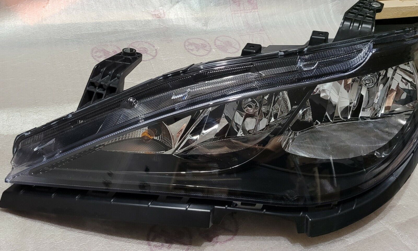 Headlamp Chrysler Pacifica 2018-20 OEM Left Side Halogen