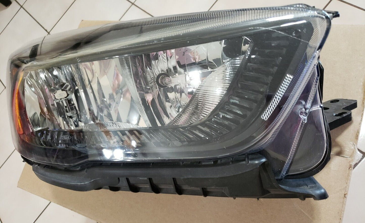 Headlamp Ford Escape 2017-19 Right side OEM LED