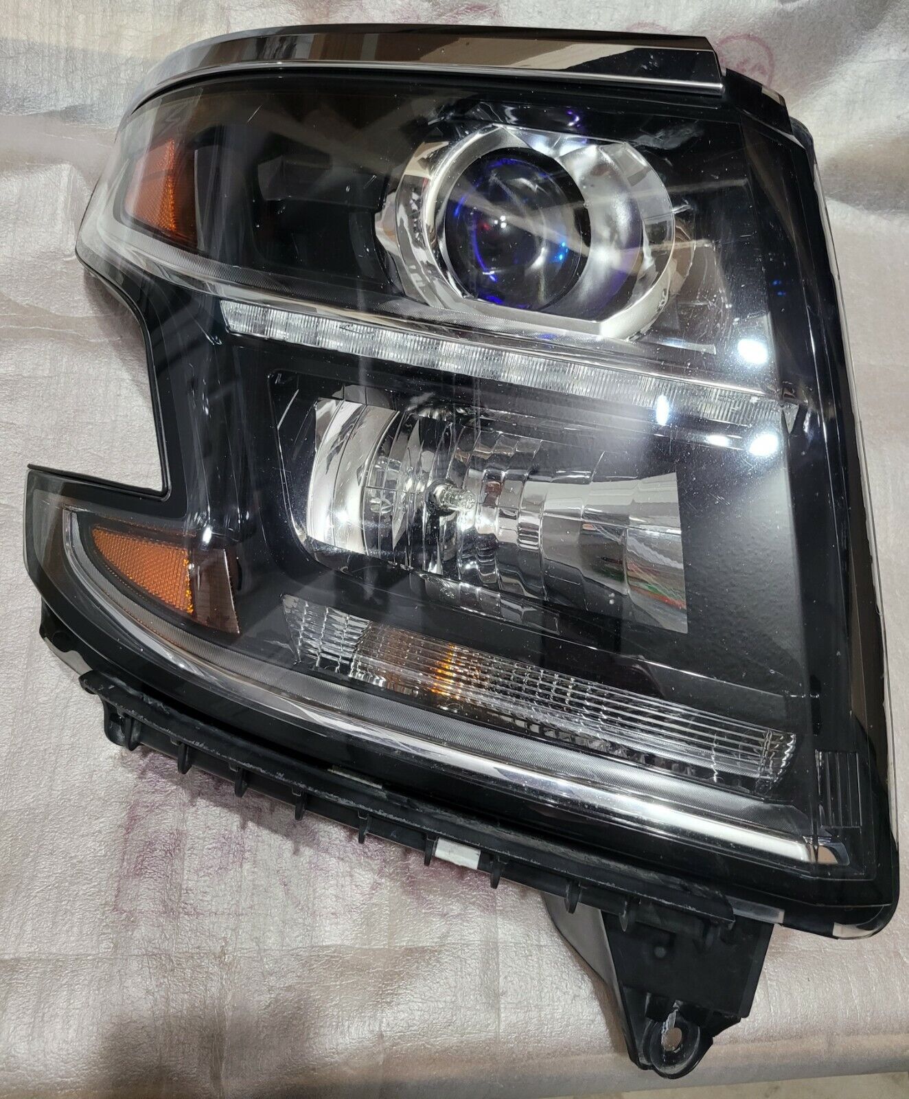 Headlamp Chevrolet Tahoe/Suburban 2015-18 OEM Right Side Halogen