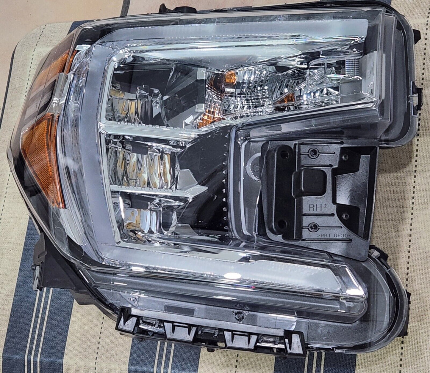 Headlamp GMC Sierra 2019-22 OEM Right Side LED