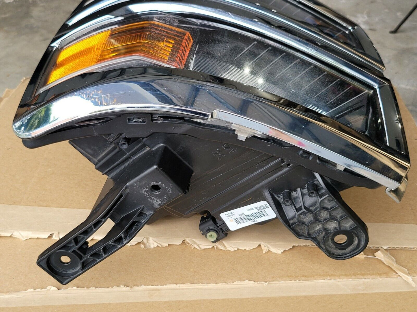 Headlamp Chevrolet Silverado 1500 Left Side 2014-15 OEM Halogen