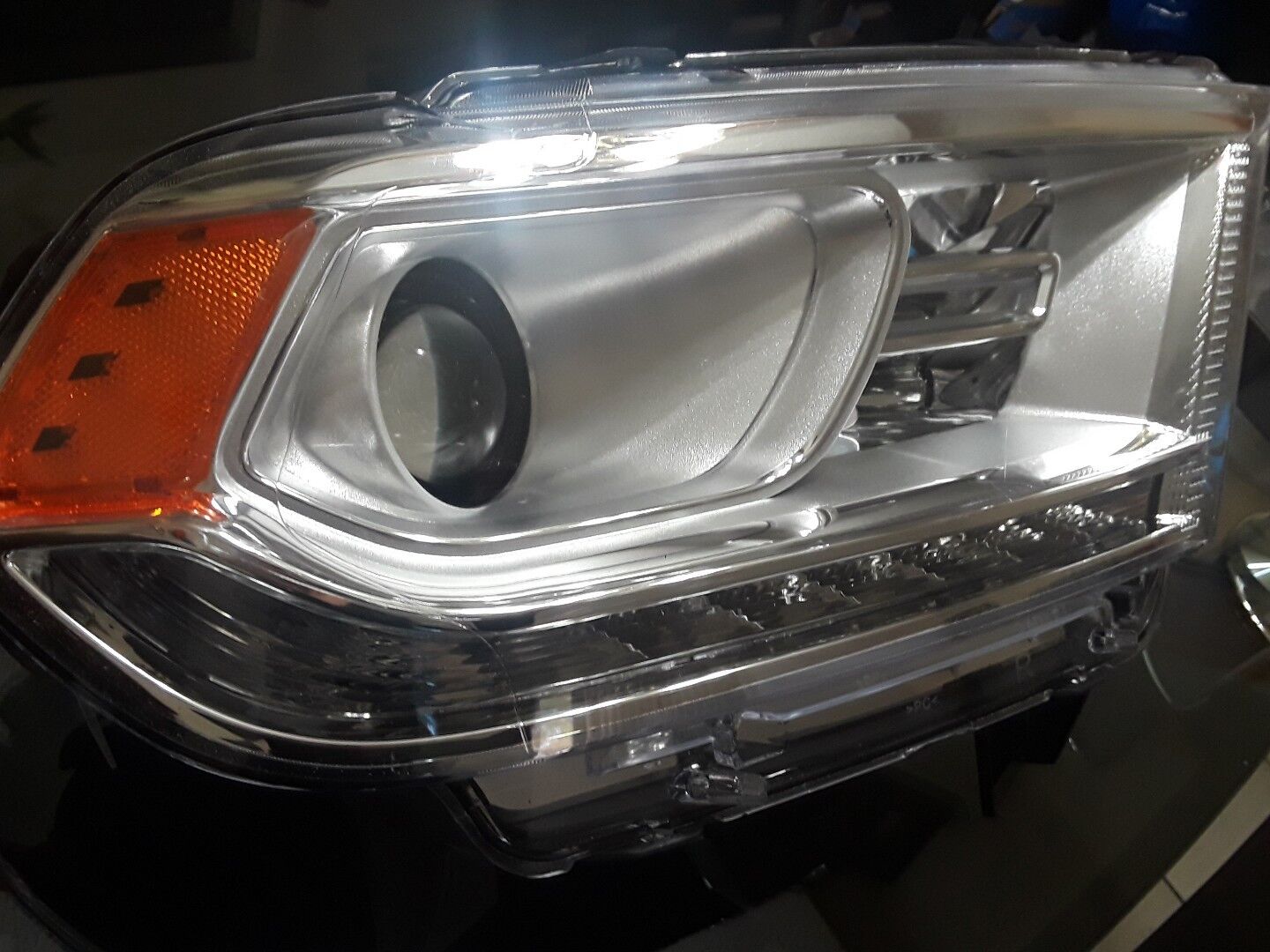 Headlamp Dodge Durango 2014-15 Right side. TYC